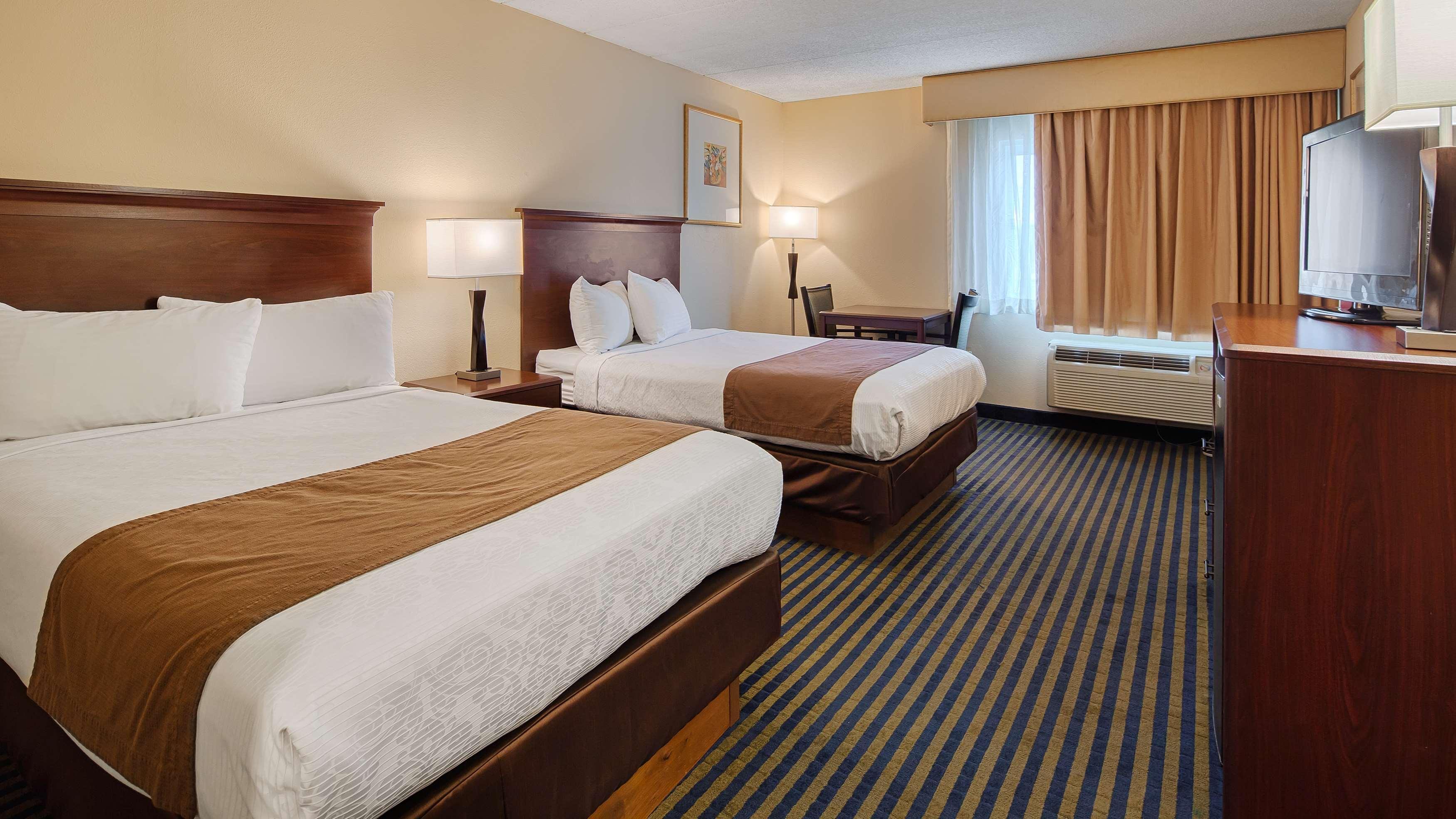 Baymont By Wyndham Westampton Hotel Exterior photo