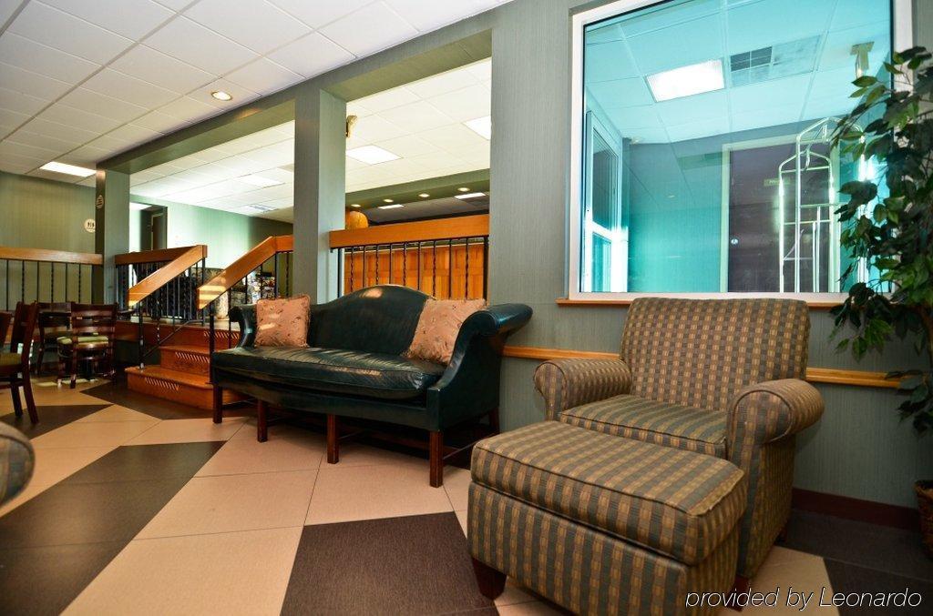 Baymont By Wyndham Westampton Hotel Interior photo