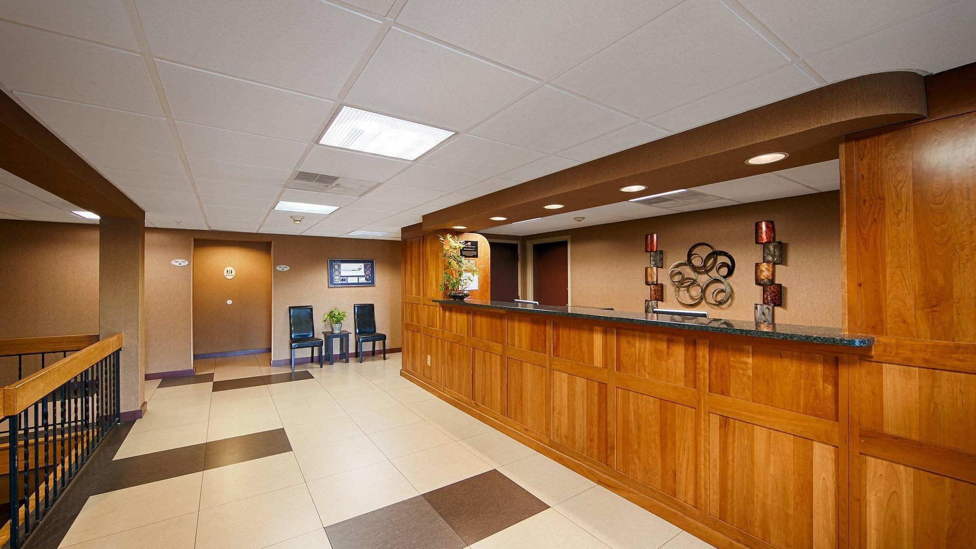 Baymont By Wyndham Westampton Hotel Exterior photo