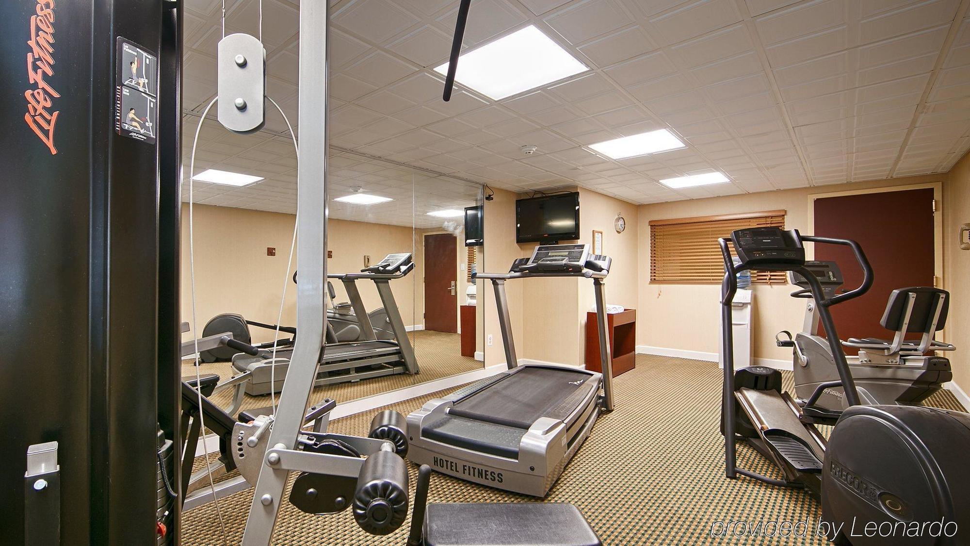 Baymont By Wyndham Westampton Hotel Exterior photo