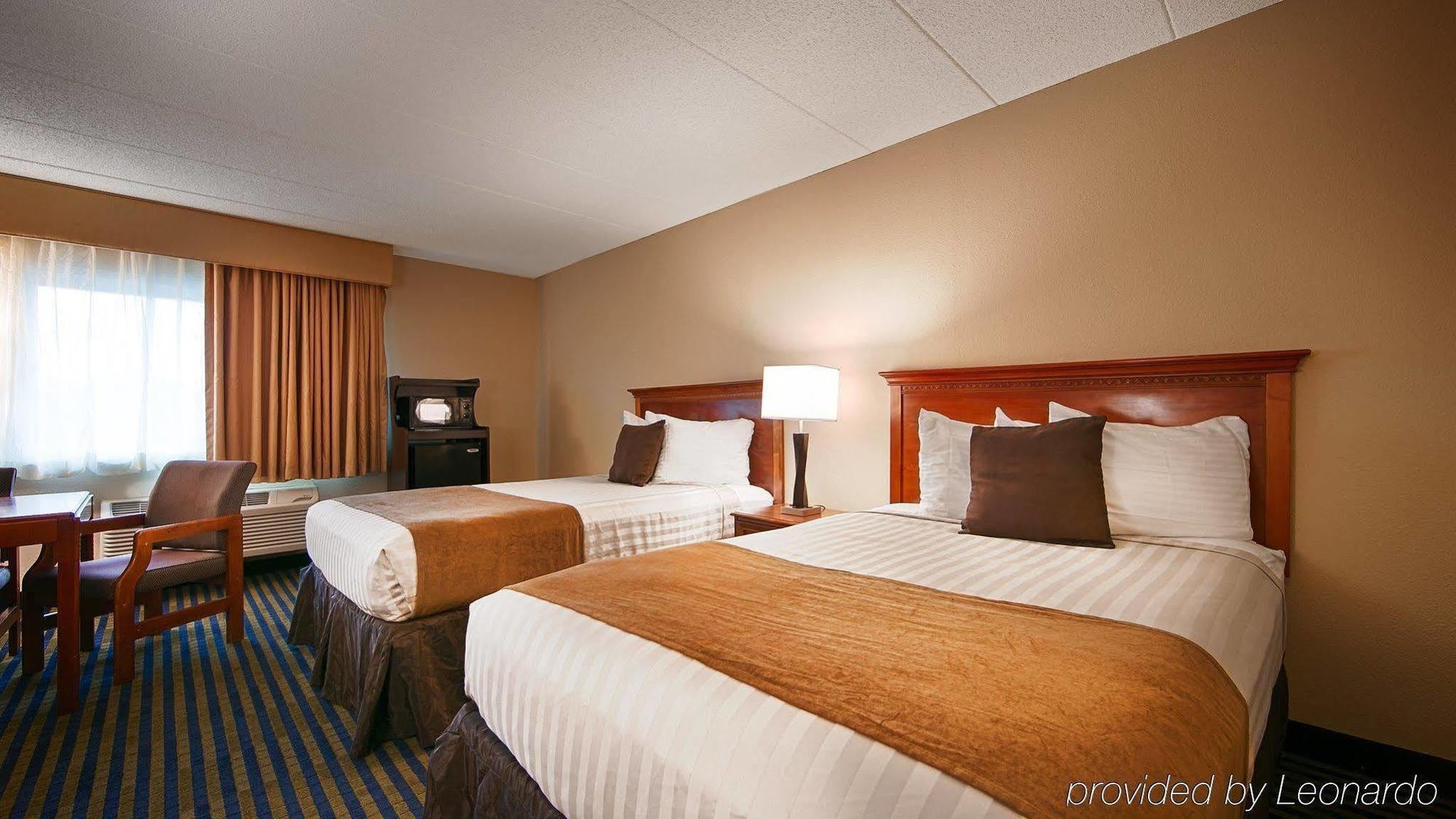 Baymont By Wyndham Westampton Hotel Exterior photo
