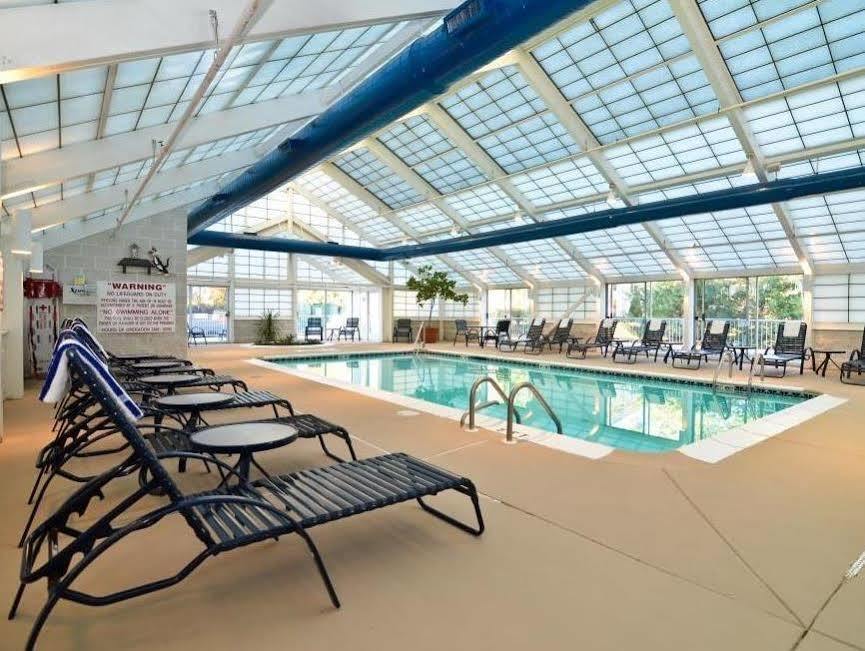 Baymont By Wyndham Westampton Hotel Exterior photo